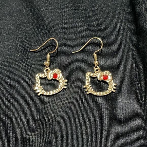 hello kitty earrings - Picture 1 of 1